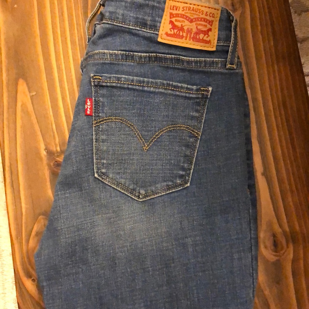 Women’s Levi jeans
